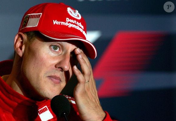 Stéfan L’Hermitte a cependant ajouté qu’on ne l’a toujours pas vu marcher et qu’"apparemment il ne parle toujours pas". 

Le pilote allemand de Formule 1 Michael Schumacher de l'équipe Scuderia Ferrari fait un geste lors de la conférence de presse après avoir remporté le Grand Prix d'Italie sur le circuit de Monza, Italie, le 10 septembre 2006. Michael Schumacher a annoncé qu'il prendrait sa retraite à la fin de l'année. Photo by Gero Breloer/DPA/CAMELEON/ABACAPRESS.COM