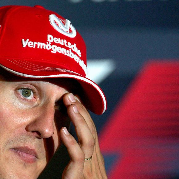 Stéfan L’Hermitte a cependant ajouté qu’on ne l’a toujours pas vu marcher et qu’"apparemment il ne parle toujours pas". 

Le pilote allemand de Formule 1 Michael Schumacher de l'équipe Scuderia Ferrari fait un geste lors de la conférence de presse après avoir remporté le Grand Prix d'Italie sur le circuit de Monza, Italie, le 10 septembre 2006. Michael Schumacher a annoncé qu'il prendrait sa retraite à la fin de l'année. Photo by Gero Breloer/DPA/CAMELEON/ABACAPRESS.COM