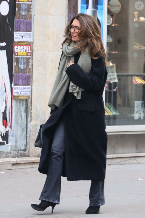 Anne-Claire Coudray arrive à la cérémonie des obsèques de Catherine Laborde à l'église Saint-Roch à Paris, France, le 6 février 2025. L'emblématique présentatrice météo de TF1 est décédée le 28 janvier 2025 à l'âge de 73 ans, des suites d'une démence à corps de Lewy, une maladie neurodégénérative dont Catherine Laborde souffrait depuis 2014. Photo by Jerome Domine/ABACAPRESS.COM