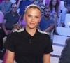 En effet, Kelly Vedovelli a récemment révélé être enceinte de jumeaux

Exclusif - Kelly Vedovelli, sur le plateau de de l'émission " TPMP " présentée par C.Hanouna tournage des pilotes 2024, Paris, France, le 29 aout 2024. © Jack Tribeca / Bestimage