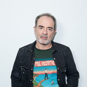 "J'ai beaucoup pleuré samedi", a confié l’acteur, à nos confrères de "Télé 7 jours", qui décrit Gérard Chaillou comme "un homme raffiné, cultivé, extrêmement drôle, subtil, gourmand". 

Exclusif - Bruno Solo -  Backstage - Enregistrement de l'émission "100% Logique", présentée par Cyril Féraud et diffusée le 19 avril 2025 sur France 2.
Le 18 décembre 2024.

© Cyril Moreau / Bestimage