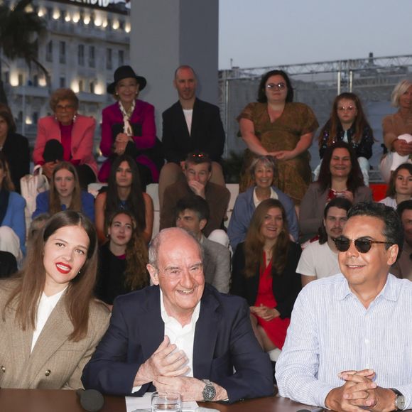 Exclusif - Sanda Codreanu, Pierre Lescure, Patrick Cohen sur le plateau de 'émission "C à vous" lors du 77ème Festival International du Film de Cannes le 17 mai 2024. © Jack Tribeca / Bestimage