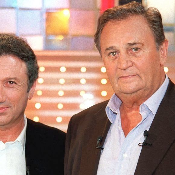 ©Jean Jacques Datchary/ABACA. 18399-2. Paris, France. Michel Drucker et Roger Hanin lors de l'enregistrement de l'émission "Vivement Dimanche" en 2006.