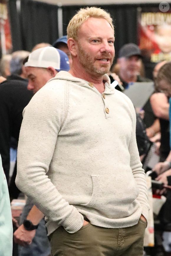 Hollywood, CA - EXCLUSIF - Ian Ziering a été aperçu en train de discuter avec ses anciens collègues de 90210 lors d'une réunion. Backgrid USA / Bestimage