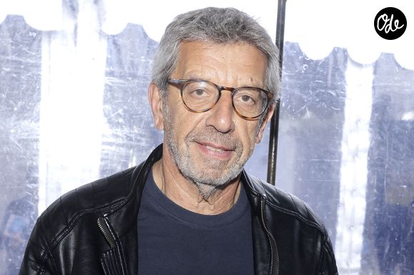 Père de trois enfants, il est également le grand-père d’un petit garçon de bientôt 3 ans.

Michel Cymes lors de la 3ème édition du salon du livre à Saint-Germain-des-Prés "Des pages avant la plage" à Paris le 6 juin 2026.

© Cédric Perrin / Bestimage
