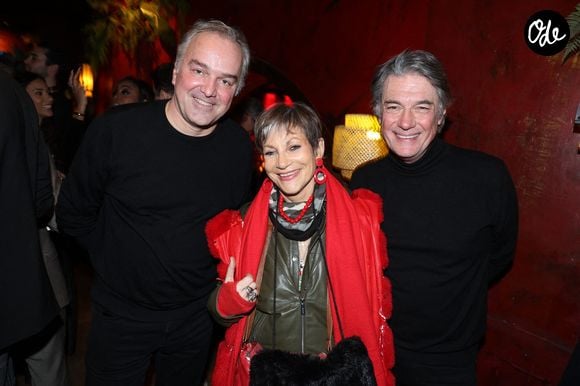 Olivier Truchot, Isabelle Morini-Bosc et Alain Marschall assistent au lancement du livre de Valérie Benaim « Il n'est pas celui que vous croyez », organisée par Five Eyes Production au Buddha Bar à Paris, en France, le 7 février 2024. Photo de Jérôme Domine/ABACAPRESS.COM