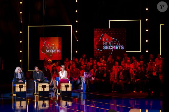 Exclusif - Kamel Ouali, Michele Torr et Lorie (Laure Pester) lors de l'enregistrement de l'émission "La Boîte à secrets", présentée par F.Bollaert et diffusée le 3 octobre 2025 sur France 3, dans les studios du Lendit à Saint-Denis, Seine Saint-Denis, France, le 9 septembre 2025. © Pierre Perusseau/Bestimage