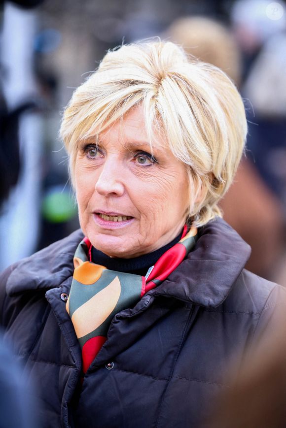 Évelyne Dhéliat aux obsèques du présentateur du journal télévisé français Jean-Pierre Pernaut à la Basilique Sainte-Clotilde à Paris, France - Photo par Nasser Berzane/ABACAPRESS.COM