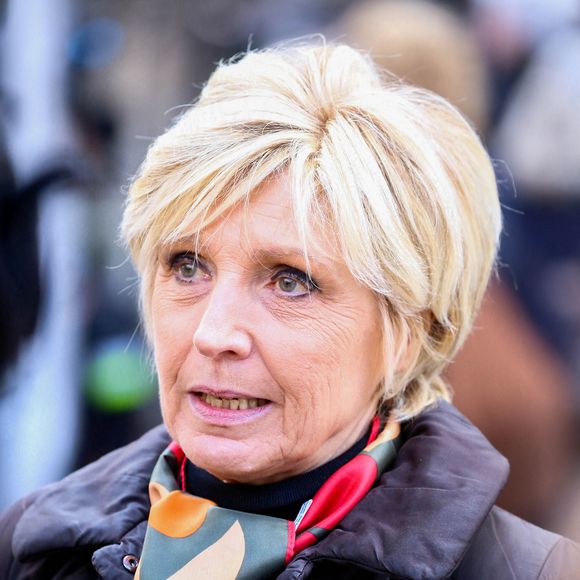 Évelyne Dhéliat aux obsèques du présentateur du journal télévisé français Jean-Pierre Pernaut à la Basilique Sainte-Clotilde à Paris, France - Photo par Nasser Berzane/ABACAPRESS.COM