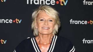 Sophie Davant ne pourra pas honorer ce rendez-vous important : l'animatrice doit impérativement rejoindre son fils en Sicile