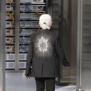 Le créateur allemand était généreux et dépensier selon ses proches.

Le créateur allemand Karl Lagerfeld sur le podium lors du défilé Chanel dans le cadre de la semaine de la mode de Paris Prêt à porter printemps/été 2017, le 4 octobre 2016 à Paris, France. Photo Alain Gil Gonzalez /ABACAPRESS.COM