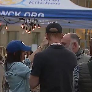 Le prince Harry et Meghan Markle se rendent au Pasadena Convention Center avec les services d secours et les victimes des incendies de Eaton à Los Angeles le 11 janvier 2025