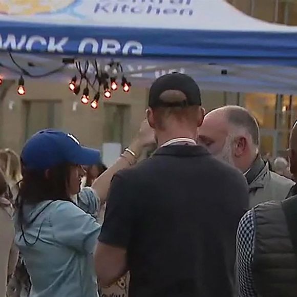 Le prince Harry et Meghan Markle se rendent au Pasadena Convention Center avec les services d secours et les victimes des incendies de Eaton à Los Angeles le 11 janvier 2025