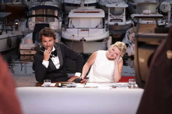 Leur présence complice hors plateau confirme leur forte amitié, déjà remarquée lors d’autres événements publics comme le Festival de Cannes.

Bertrand Chameroy, Anne-Elisabeth Lemoine, sur le plateau de l'émission "C à vous" lors du 78ème Festival International du Film de Cannes, France, le 23 mai 2025. © Jack Tribeca/Bestimage