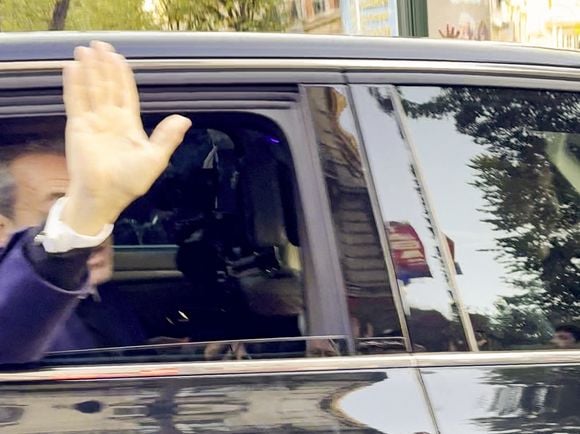 Nicolas Sarkozy en voiture pour se rendre à la prison de La Santé à Paris, France, le 21 octobre 2025

© Charles Cohen-Boyer/Bestimage