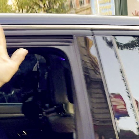 Nicolas Sarkozy en voiture pour se rendre à la prison de La Santé à Paris, France, le 21 octobre 2025

© Charles Cohen-Boyer/Bestimage