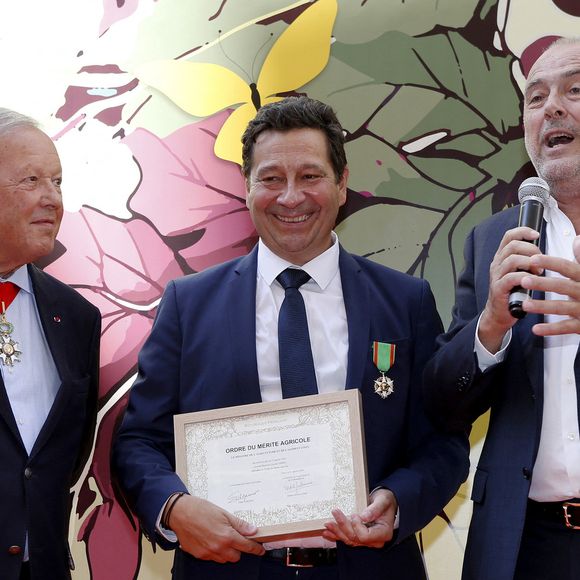 Didier Guillaume, ancien ministre de l'Agriculture - Laurent Gerra reçoit les insignes de Chevalier dans l’ordre du Mérite Agricole des mains de Monsieur Georges Blanc, chef triplement étoilé, au Restaurant Léon de Lyon à Lyon, France, le 3 septembre 2023. © Pascal Fayolle/Bestimage