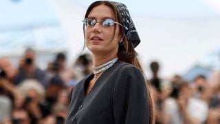 Adèle Exarchopoulos se ressource au côté de son premier soutien : cap sur un hôtel cinq étoiles niché entre mer et vignobles
