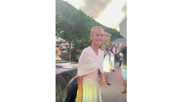 Hommage de Laeticia Hallyday et de sa fille Joy pour le huitième anniversaire de la mort de Johnny Hallyday au cimetière de Lorient sur l'île de Saint-Barthélemy, France, le 5 décembre 2025

Agence Bestimage