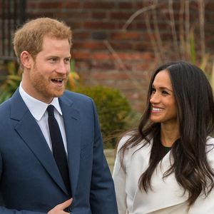 Le prince Harry se trouve au Royaume-Uni à l'occasion de la cérémonie des WellChild Awards.

Le prince Harry et de Meghan Markle dans le Sunken Garden du palais de Kensington, à Londres, après l'annonce de leurs fiançailles. © PA Photos/ABACA