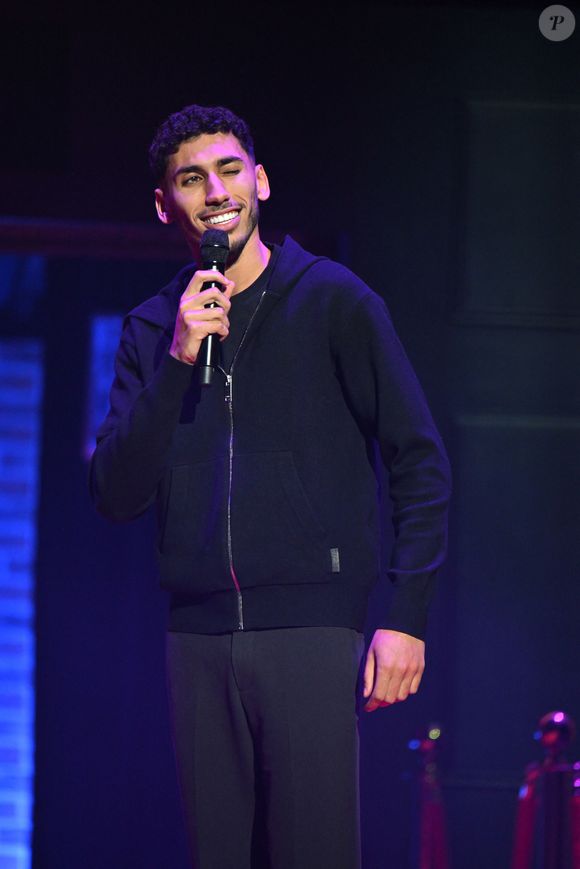 Ilyes Djadel était sur la scène du Palais Nikaia à Nice, le 27 février 2025, pour le Jamel Comedy Club où se sont succédés Antek, Doully, Julien Santini, Nordine Ganso, Redouane Harjane et Kino en première partie © Bruno Bebert/Bestimage