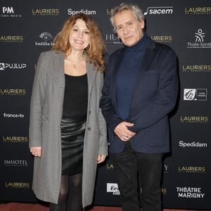 Manuel Gélin et sa femme Juliette Meyniac - Photocall de la 31ème cérémonie des Lauriers de l'audiovisuel au théâtre Marigny à Paris le 10 février 2026. © Coadic Guirec/Bestimage