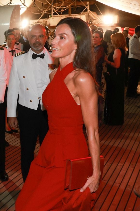 La reine Letizia et la princesse Leonor d'Espagne assistent à une réception à bord du Juan Sebastian de Elcano à Panama City, le 4 mai 2025.Casa de S.M. El Rey via Bestimage