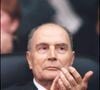 Le lieu, invisible depuis la route, fonctionne comme une bulle isolée du monde politique et médiatique. 

ARCHIVES - FRANCOIS MITTERRAND AU PARC DES PRINCES. AGENCE / BESTIMAGE