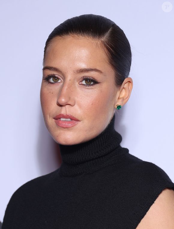 Ismaël s’interroge sur le fait que sa mère accepte de poser avec des inconnus dans la rue

Adèle Exarchopoulos - People au photocall de la soirée "GQ Men of the Year awards 2024" à l'hôtel Plaza à Paris.
Denis Guignebourg / Bestimage