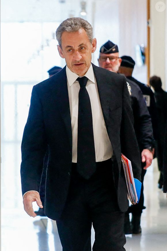 L'ancien président français Nicolas Sarkozy - N.Sarkozy et 11 autres prévenus arrivent au tribunal de Paris pour leur procès pour des accusations de financement illégal de la campagne présidentielle victorieuse de 2007 par le dictateur M.Kadhafi, le 20 janvier 2025. © Christophe Clovis/Bestimage