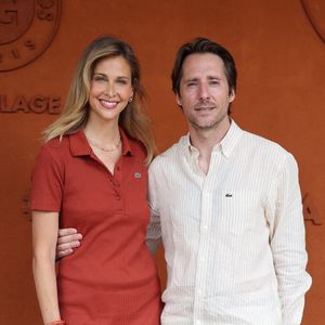 Par ailleurs, le couple a acheté un autre bien immobilier pour loger la petite famille, "une pépite".

Ophélie Meunier et son mari Mathieu Vergne au village lors des Internationaux de France de Tennis de Roland Garros 2025. Paris, le 29 mai 2025.
© Moreau/Jacovides/Bestimage