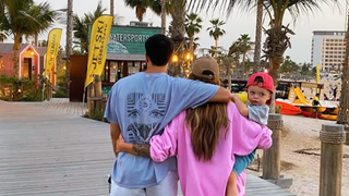 A seulement 6 ans, le fils d'un couple star d'influenceurs se lance déjà dans une carrière à Dubaï