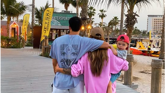 A seulement 6 ans, le fils d'un couple star d'influenceurs se lance déjà dans une carrière à Dubaï