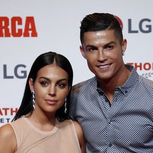 Après dix années de romance avec Georgina Rodriguez, le couple a confirmé son mariage le 11 août 2026. 

Cristiano Ronaldo et sa compagne Georgina Rodriguez assistent au Prix Marca Leyenda à Madrid en Espagne, le 29 juillet 2019.
Bestimage
