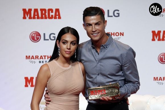 Après dix années de romance avec Georgina Rodriguez, le couple a confirmé son mariage le 11 août 2026. 

Cristiano Ronaldo et sa compagne Georgina Rodriguez assistent au Prix Marca Leyenda à Madrid en Espagne, le 29 juillet 2019.
Bestimage