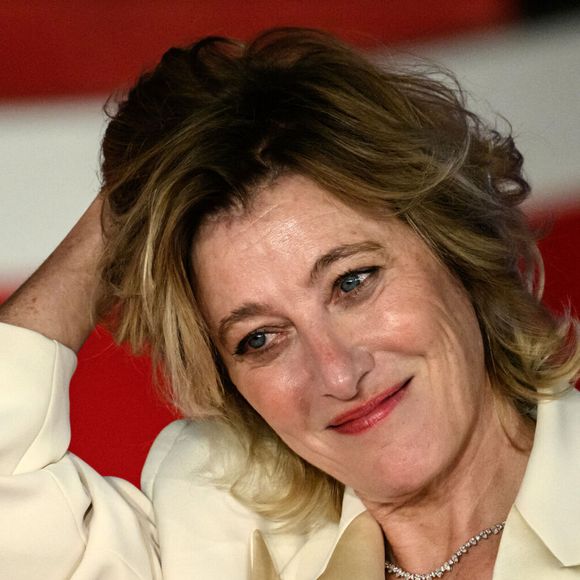 Contrairement à cette femme, Valeria Bruni-Tedeschi a toujours concilié sa vie de famille et sa vie professionnelle.

Valeria Bruni-Tedeschi au photocall du film "Cinque Secondi" lors du 20ème Festival du Film de Rome à l'Auditorium Parco della Musica à Rome, le 17 octobre 2025.

Photo : Inside / Psnewz / Bestimage