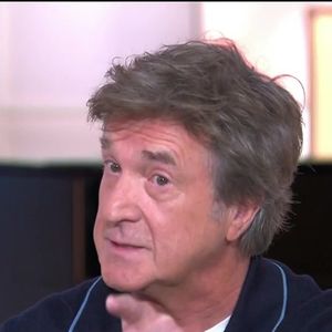 François Cluzet dans "C à vous" le 25 avril rend hommage à Nathalie Baye. Capture d'écran/France 5