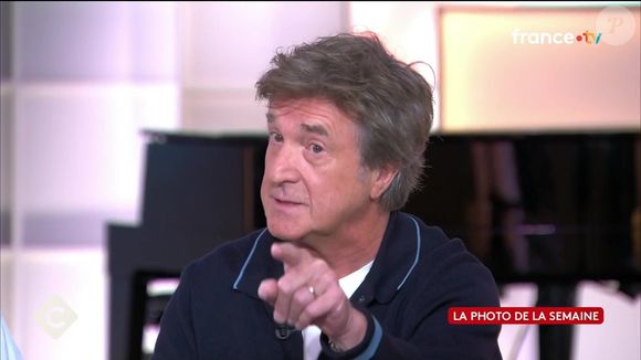 François Cluzet dans "C à vous" le 25 avril rend hommage à Nathalie Baye. Capture d'écran/France 5