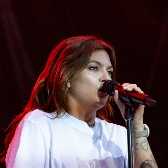 Louane se produit sur la scène du festival "Printemps de Pérouges" au château de Saint-Maurice-de-Rémens (01 - France) le 28/06/2026. © Sandrine Thesillat/Psnewz/Bestimage