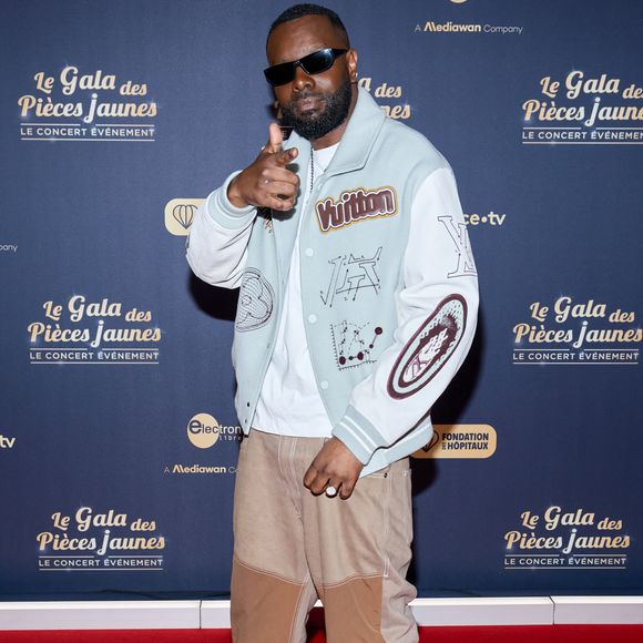 Exclusif - Gims au photocall du "Gala des pièces jaunes, le concert événement" à La Défense Arena à Nanterre le 23 janvier 2025. Le gala des Pièces Jaunes 2025 sera diffusé le 28 janvier, sur France 2 et sur la plateforme France.Tv.

© Jacovides / Moreau / Bestimage