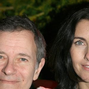 L'acteur français Francis Huster et son épouse Cristiana Reali lors d'une soirée pour annoncer une journée spéciale avant la Foire du Trone au profit de la 'Fondation Alfred Fournier' au Banana Café à Paris le 19 mars 2007 Photo by Denis Guignebourg/ABACAPRESS.COM