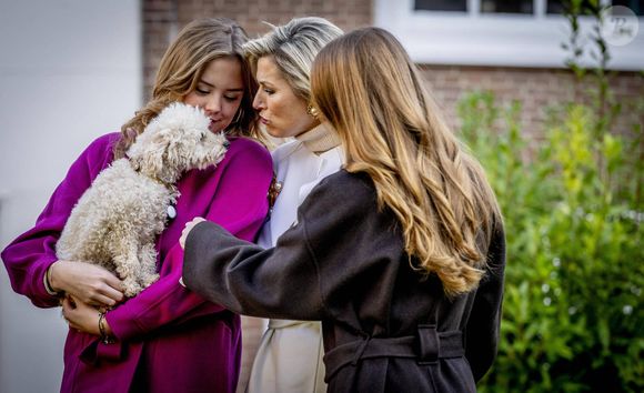 La reine Maxima, la princesse Alexia, la princesse Ariane des Pays-Bas et le chien Mambo lors de la séance photo d'automne de la famille royale néerlandaise au Béguinage d'Amsterdam, Pays-Bas, le 29 novembre 2024. © Dana Press/Bestimage