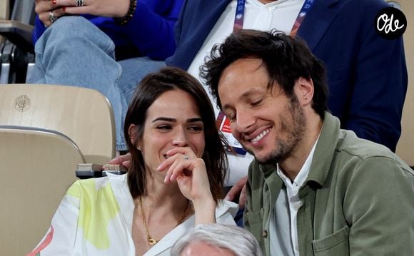 Beau-papa de la fille de sa compagne Catherine Robert, née d’une précédente union, Vianney a eu le bonheur de devenir père en 2021 avec l’arrivée de son fils Edgar, qui a une petite sœur prénommée Rita depuis cette année 2026.

Le chanteur Vianney et sa femme Catherine Robert en tribunes lors des Internationaux de France de Tennis de Roland Garros 2025, à Paris, France, le 6 juin 2025. © Jacovides-Moreau/Bestimage