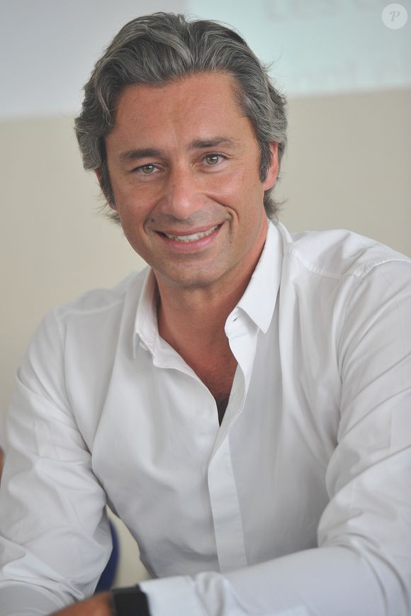 Laurent Solly est un ancien proche collaborateur de Nicolas Sarkozy, directeur adjoint de sa campagne de 2007, et ancien vice-président de Meta pour l'Europe.

Laurent Solly (directeur général de Facebook France) - Personnalités invitées à l'université d'été du Medef à Jouy-en-Josas, le 26 août 2015.