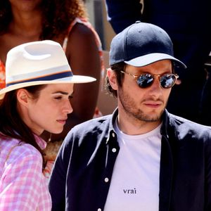 Le couple est allé au théâtre à Paris

Le chanteur Vianney et sa compagne Catherine Robert - Les célébrités dans les tribunes lors des internationaux de France de Tennis de Roland Garros 2022 à Paris, France, le 2 juin 2022. © Dominique Jacovides/Bestimage