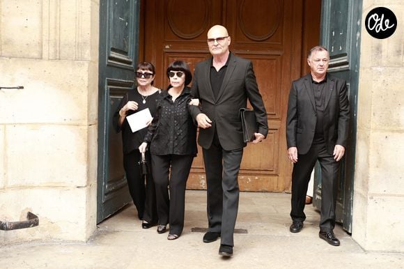 Exclusif - Monique Mathieu, Mireille Mathieu et Hervé Marc (manager et le fidèle collaborateur de la chanteuse) lors de la cérémonie religieuse pour Olivier Echaudemaison en l'église Saint-Roch à Paris, France, le 7 septembre 2026. © Christophe Aubert/Bestimage