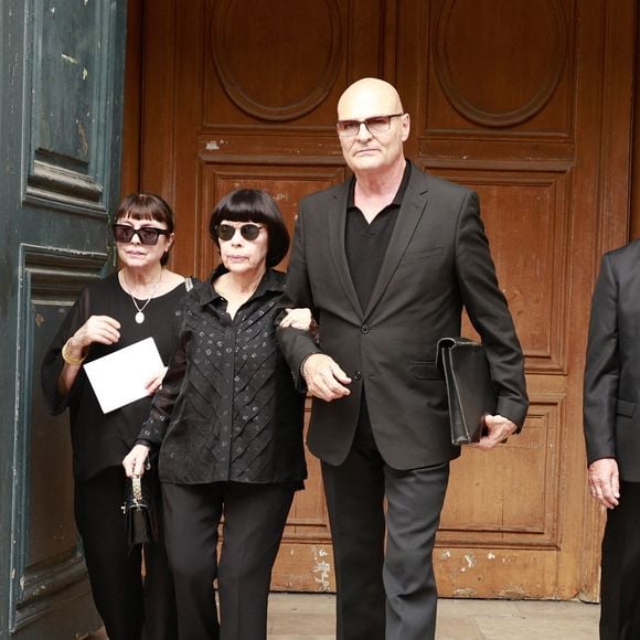 Exclusif - Monique Mathieu, Mireille Mathieu et Hervé Marc (manager et le fidèle collaborateur de la chanteuse) lors de la cérémonie religieuse pour Olivier Echaudemaison en l'église Saint-Roch à Paris, France, le 7 septembre 2026. © Christophe Aubert/Bestimage