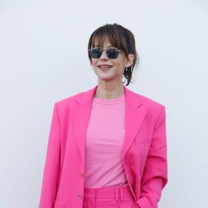 Sophie Marceau - Les célébrités au photocall du défilé Jacquemus  pour la présentatation de la toute dernière collection “Le Raphia” au Bourget, Seine-Saint-Denis (93), France, le 12 décembre 2022. Habitué à ne pas suivre le calendrier de la Fashion Week de Paris, le designer a présenté sa toute dernière collection “Le Raphia” avec l'une une de ses couleurs favorites : le beige. © Veeren-Clovis/Bestimage