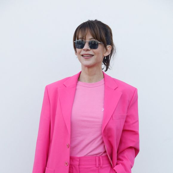 Sophie Marceau - Les célébrités au photocall du défilé Jacquemus  pour la présentatation de la toute dernière collection “Le Raphia” au Bourget, Seine-Saint-Denis (93), France, le 12 décembre 2022. Habitué à ne pas suivre le calendrier de la Fashion Week de Paris, le designer a présenté sa toute dernière collection “Le Raphia” avec l'une une de ses couleurs favorites : le beige. © Veeren-Clovis/Bestimage