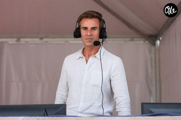 Jean-Baptiste MARTEAU, journaliste et commentateur de France Télévisions lors du Longines Paris Eiffel Jumping 2025, troisième journée à la Tour Eiffel, le 22 juin 2025 à Paris, en France. Photo : Ewen Gavet/Icon Sport/ABACAPRESS.COM